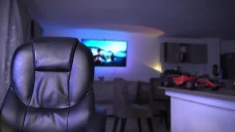 Snapshot of frankfarrellx chatting on September 16, 2:23 am Frank Farrell. Hey remember to give me a thumbs up Ty online show from September 16, 2:23 am