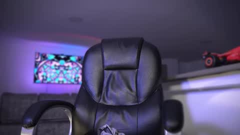 Snapshot of frankfarrellx chatting on October 10, 8:24 am Frank Farrell. Hey remember to give me a thumbs up Ty online show from October 10, 8:24 am