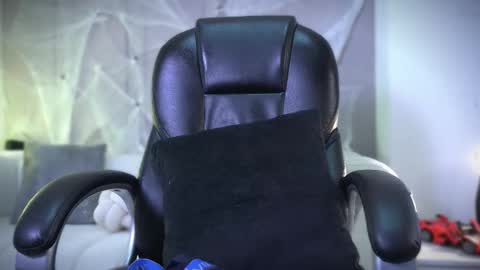 Snapshot of frankfarrellx chatting on November 3, 9:27 pm Frank Farrell. Hey remember to give me a thumbs up Ty online show from November 3, 9:27 pm