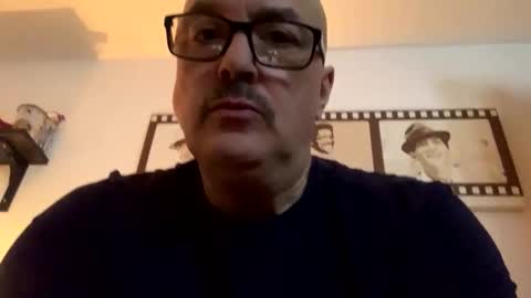 Snapshot of frankie8881 chatting on December 22, 1:02 am frankie8881 online show from December 22, 1:02 am