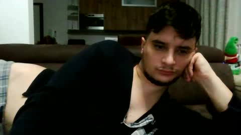 Snapshot of fraromeo2 chatting on December 17, 7:36 am fraromeo2 online show from December 17, 7:36 am