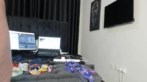 Snapshot of freaky_bad_girl chatting on November 30, 6:45 pm Sandra online show from November 30, 6:45 pm