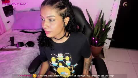 Snapshot of freaky_lia chatting on March 7, 2:04 am Lia Gomez online show from March 7, 2:04 am