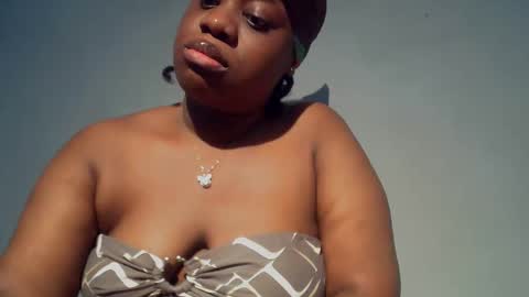 Snapshot of freaky_slut5 chatting on December 14, 3:45 am freaky slut5 online show from December 14, 3:45 am