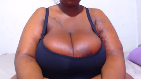 Snapshot of freakyboobsxx chatting on December 30, 10:55 pm Kimmy online show from December 30, 10:55 pm