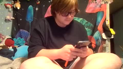 Snapshot of freakyftmboi19 chatting on December 19, 4:41 am freakyftmboi online show from December 19, 4:41 am