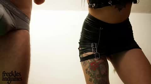 Snapshot of frecklesandjames chatting on November 23, 5:46 pm frecklesandjames online show from November 23, 5:46 pm