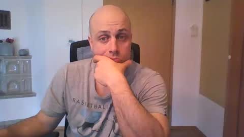 Snapshot of freddow chatting on March 11, 12:28 pm freddow online show from March 11, 12:28 pm