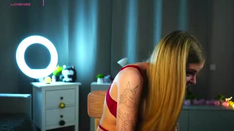 Hey im Olivia im glat to see you in mu room3 online show from April 18, 7:07 pm