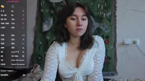 Mia online show from May 21, 1:07 pm