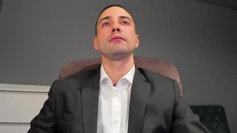 Snapshot of free_man___ chatting on December 1, 8:36 pm Andrew online show from December 1, 8:36 pm