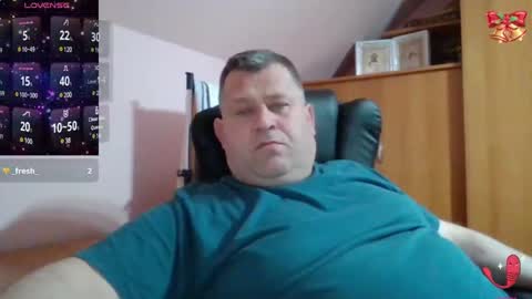 Snapshot of freeboy80180 chatting on February 27, 6:42 pm freeboy80180 online show from February 27, 6:42 pm