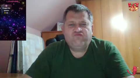 Snapshot of freeboy80180 chatting on December 1, 5:40 pm freeboy80180 online show from December 1, 5:40 pm