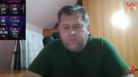 Snapshot of freeboy80180 chatting on December 17, 7:20 pm freeboy80180 online show from December 17, 7:20 pm