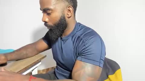 Snapshot of freedom_24 chatting on December 1, 8:58 pm shakur online show from December 1, 8:58 pm