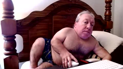 Snapshot of freemysoul4748 chatting on December 18, 8:31 am Cute Lil Man online show from December 18, 8:31 am