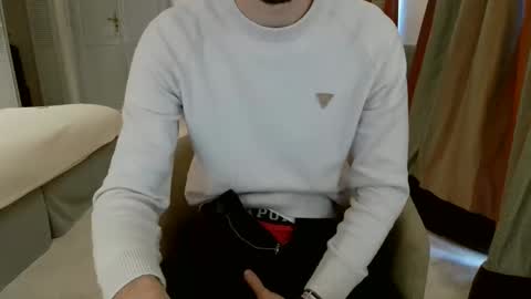 Snapshot of french_666999 chatting on February 10, 10:20 am French 666999 online show from February 10, 10:20 am