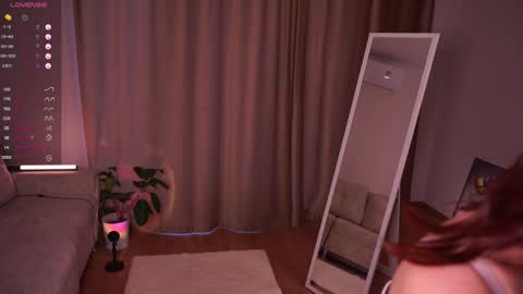 Snapshot of french_eyes chatting on March 7, 12:45 pm Emmy online show from March 7, 12:45 pm