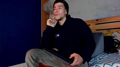 Snapshot of french_sexx chatting on December 11, 4:28 am Xavier online show from December 11, 4:28 am