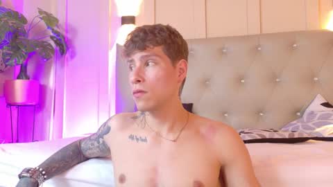 Snapshot of french_sexx chatting on October 16, 8:54 pm Xavier online show from October 16, 8:54 pm