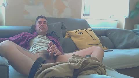 Snapshot of frenchpapalover chatting on February 21, 1:44 pm frenchpapalover online show from February 21, 1:44 pm