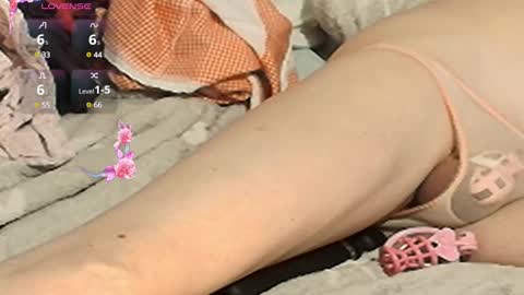 Snapshot of frenulumsnap chatting on February 2, 6:53 pm Meadow online show from February 2, 6:53 pm