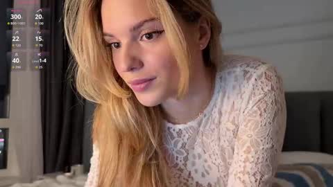 Snapshot of frenzyfoxs chatting on December 2, 2:01 pm Jason and Sonya online show from December 2, 2:01 pm