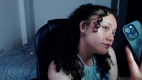 Snapshot of freud_x_louise1 chatting on December 6, 5:20 am Louise online show from December 6, 5:20 am