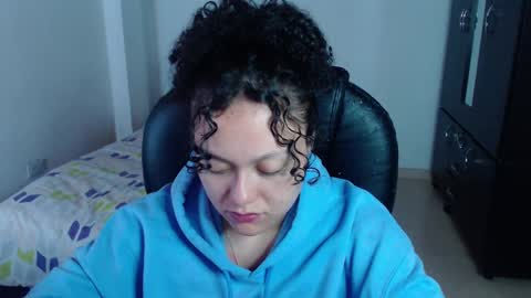 Snapshot of freud_x_louise1 chatting on January 6, 4:04 am Louise online show from January 6, 4:04 am