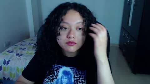 Snapshot of freud_x_louise1 chatting on January 9, 9:27 am Louise online show from January 9, 9:27 am