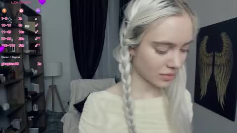 Freya online show from February 9, 7:07 pm