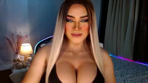 Snapshot of freya_lovestocum chatting on November 4, 12:54 am Miss Frea online show from November 4, 12:54 am