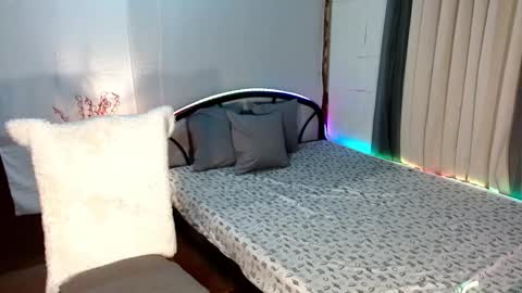 Snapshot of freya_lovestocum chatting on November 21, 12:43 am Miss Frea online show from November 21, 12:43 am