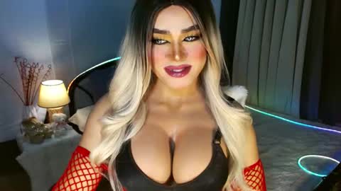 Snapshot of freya_lovestocum chatting on December 16, 1:32 am Miss Frea online show from December 16, 1:32 am
