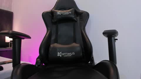 Snapshot of freyaa25 chatting on November 21, 9:35 pm FREYA online show from November 21, 9:35 pm