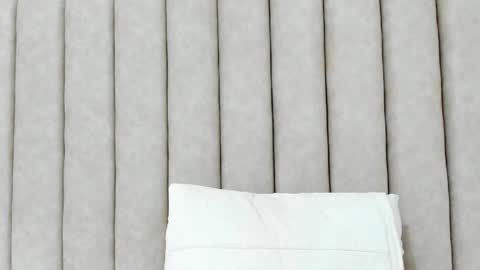 FreyaMoller  online show from April 8, 7:25 pm