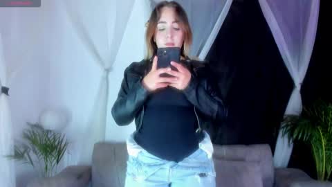 Snapshot of freydis18 chatting on December 14, 3:23 am aura online show from December 14, 3:23 am