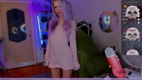 Snapshot of frida_fortune chatting on November 10, 9:25 pm Frida A boost to fortune for the one who gives a thumbs up and a bonus lucky for those who support me by joining the fanclub online show from November 10, 9:25 pm