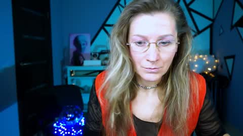 Frida Tander online show from December 26, 9:11 am