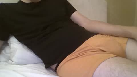 Snapshot of friendly_frank_18 chatting on October 19, 5:02 pm friendly_frank_18 online show from October 19, 5:02 pm