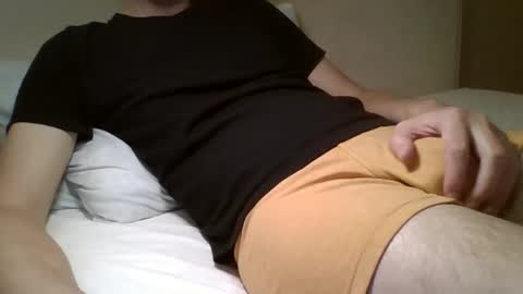 Snapshot of friendly_frank_18 chatting on October 31, 1:06 am friendly_frank_18 online show from October 31, 1:06 am