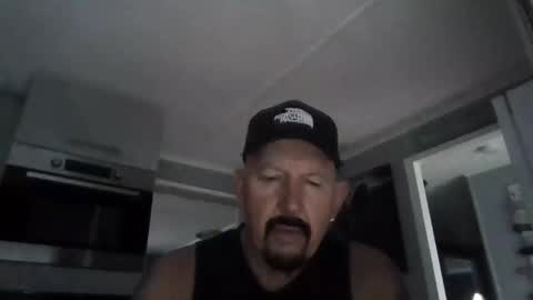 Snapshot of friskyneedsum chatting on November 3, 4:08 pm bob online show from November 3, 4:08 pm