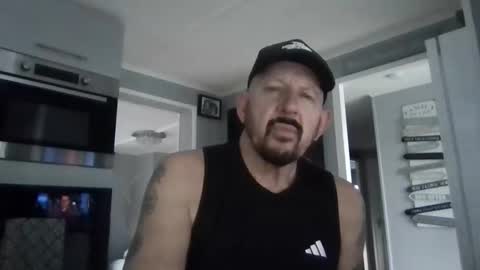 Snapshot of friskyneedsum chatting on December 15, 2:54 pm bob online show from December 15, 2:54 pm