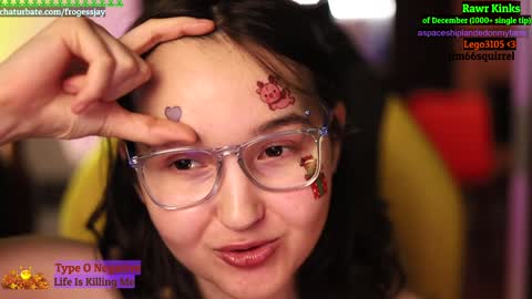 Snapshot of frogessjay chatting on December 7, 12:08 am Jaywise Frogfoot online show from December 7, 12:08 am