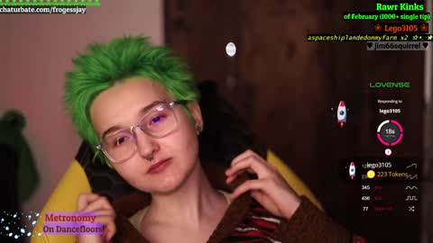 Snapshot of frogessjay chatting on February 5, 10:33 pm Jaywise Frogfoot online show from February 5, 10:33 pm