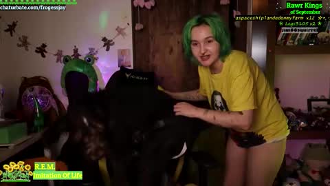 Snapshot of frogessjay chatting on September 14, 2:00 am Jaywise Frogfoot online show from September 14, 2:00 am