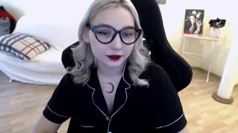 Snapshot of fromsun_forsoul chatting on February 10, 6:53 am Lilith online show from February 10, 6:53 am