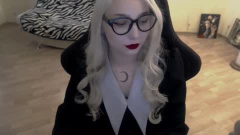 Snapshot of fromsun_forsoul chatting on October 29, 11:23 am Lilith online show from October 29, 11:23 am