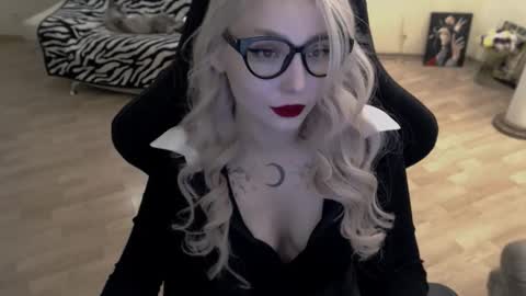 Snapshot of fromsun_forsoul chatting on November 7, 11:54 am Lilith online show from November 7, 11:54 am