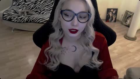 Snapshot of fromsun_forsoul chatting on November 18, 11:25 am Lilith online show from November 18, 11:25 am